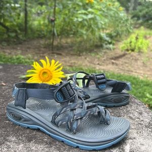 Chaco s/cloud X2 strapped sandals womens sz.6